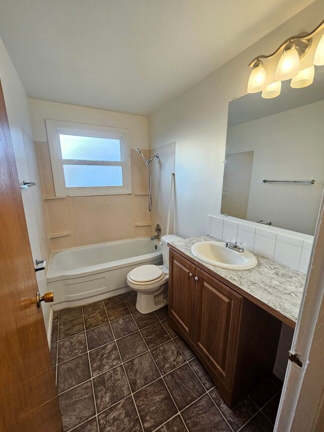 Building Photo - 1104-1106 S Grand Dr