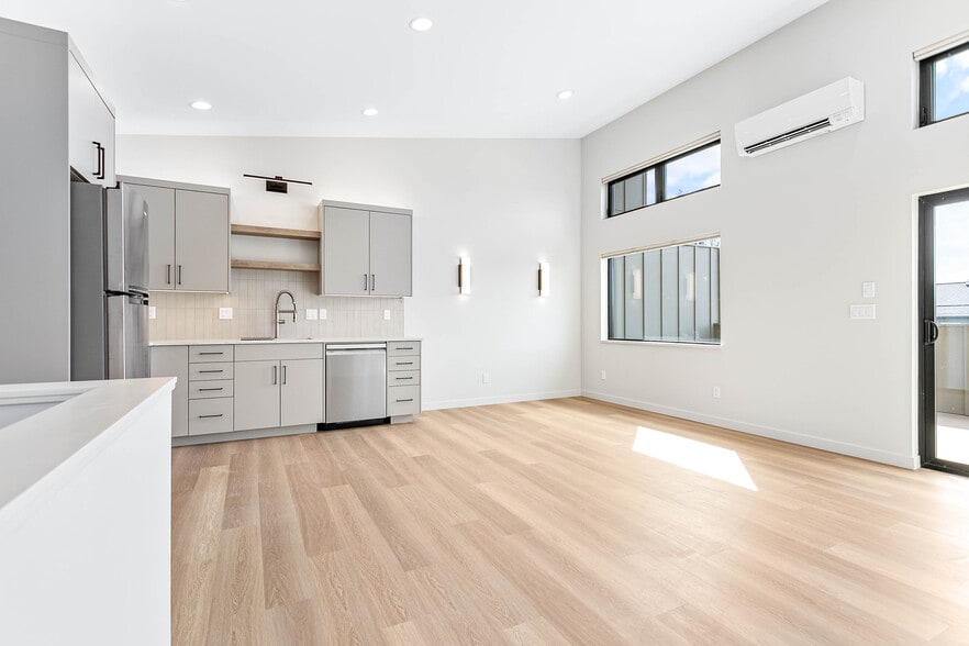 Building Photo - 2517 Vallette St