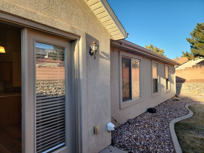 Building Photo - Southern View Townhome