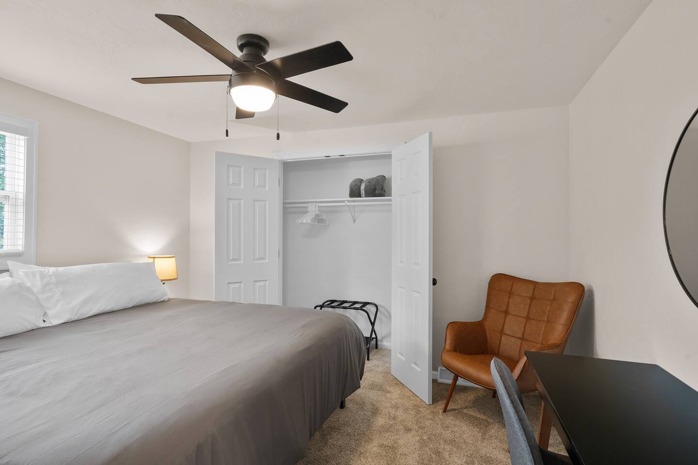 Building Photo - 2596 Parkwood Dr