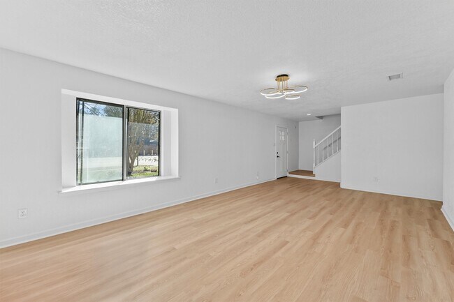 Building Photo - 3223 Deer Valley Dr