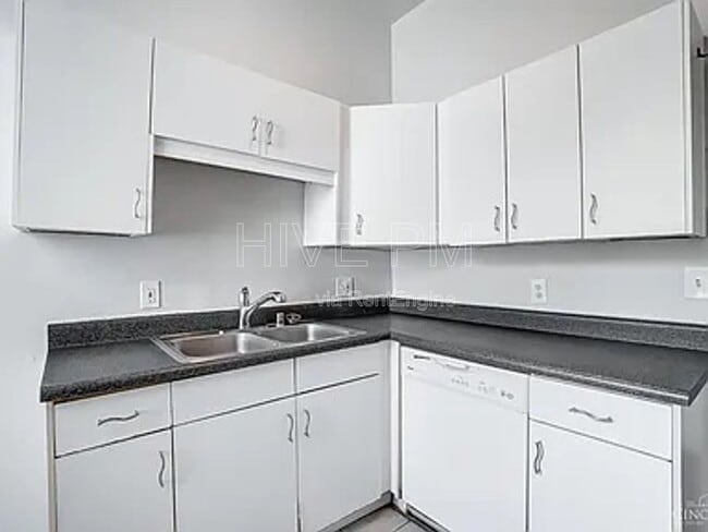 Building Photo - 2705 Hackberry St
