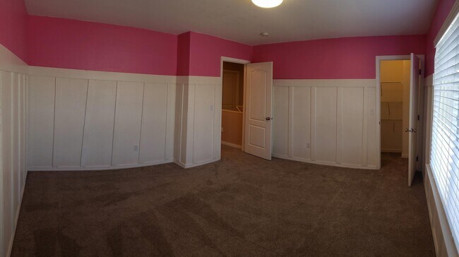 Building Photo - 262 Wellington Dr