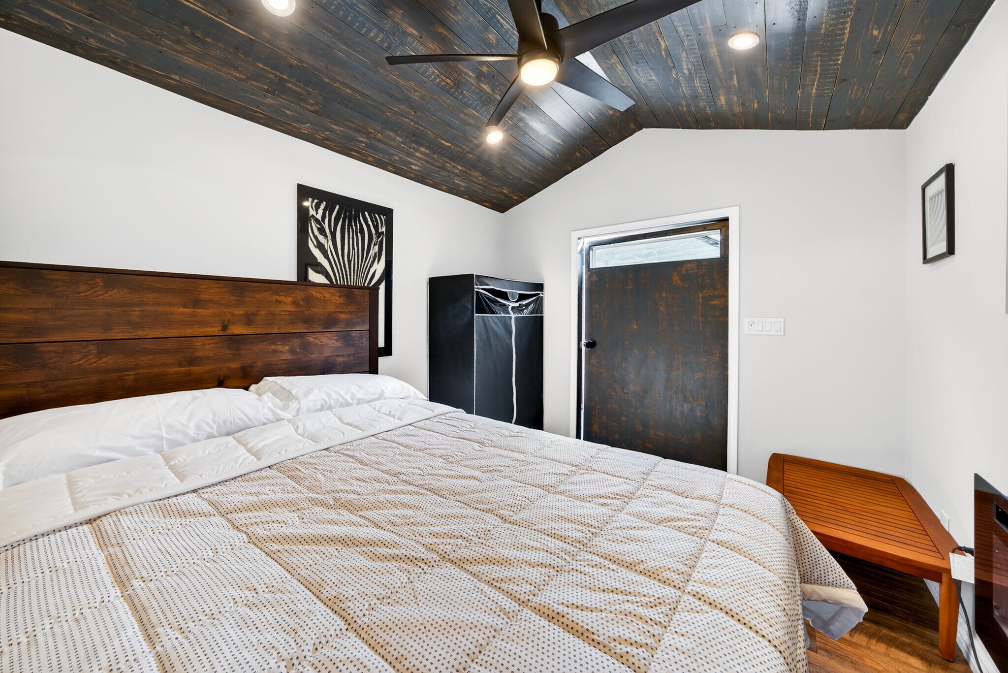 Building Photo - 1200 Tamarind Ave