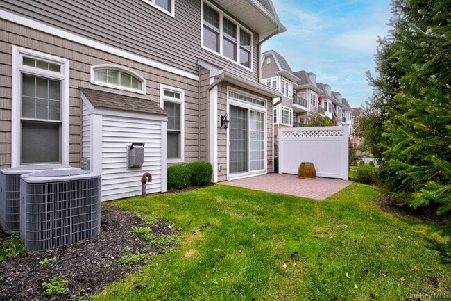 Building Photo - 702 Equestrian Way