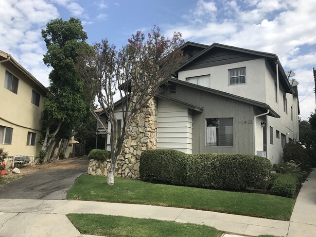 Building Photo - Parr, 10424-10425