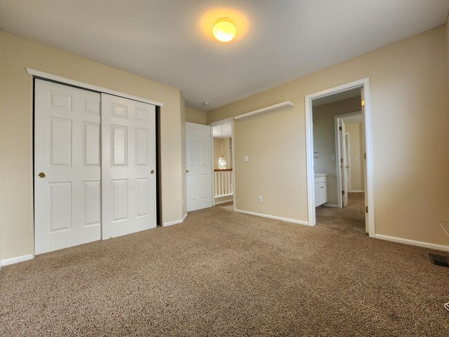 Building Photo - Great Saddle Rock Heights Home! 5 Bedroom ...
