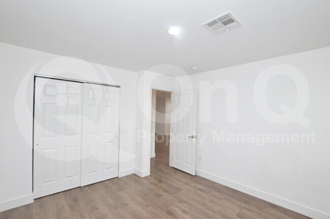 Building Photo - 2055 E Orange St.