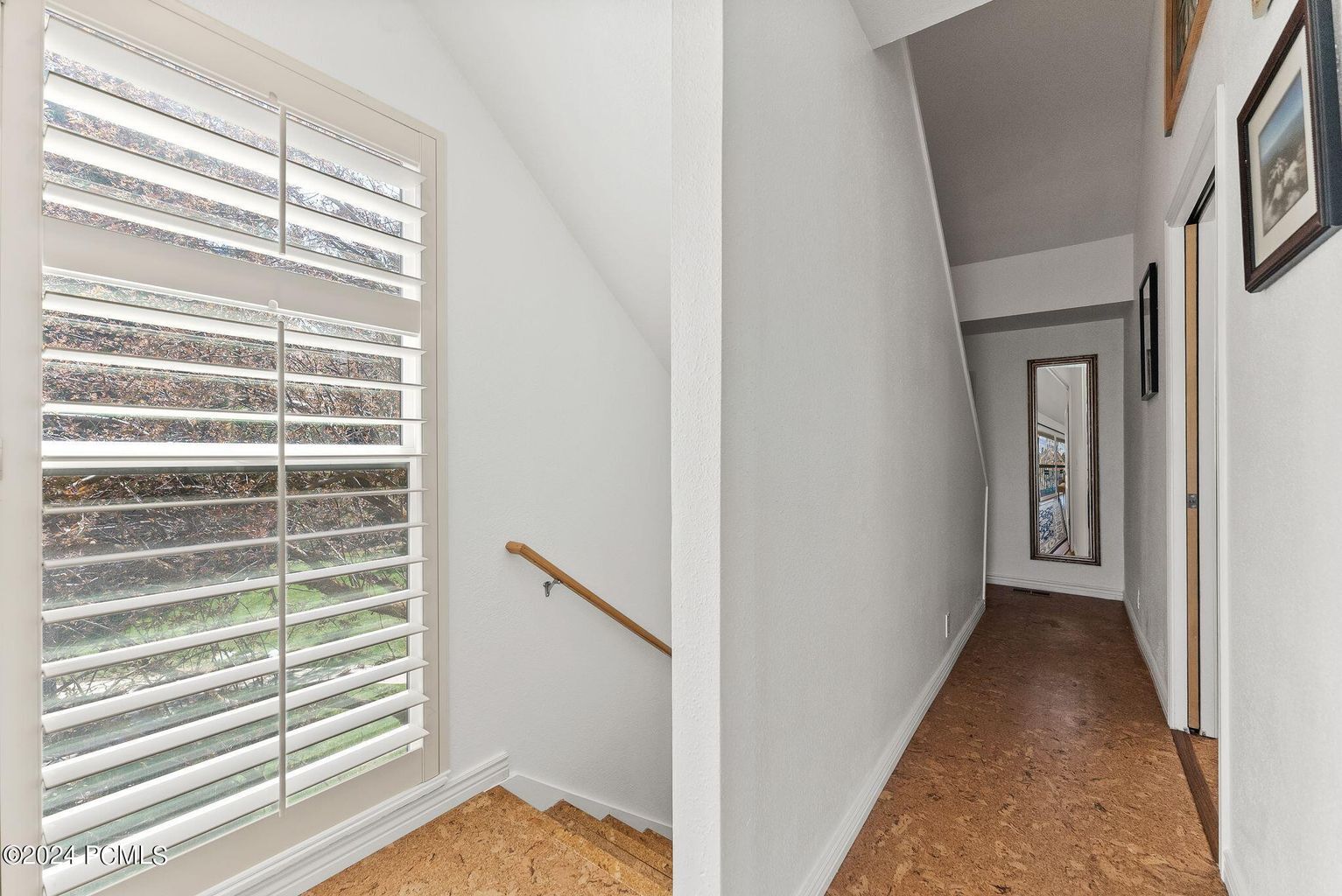 Hallway to private enclosed second bedroom - 36 Racquet Club Dr