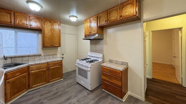 Building Photo - 4253 1/2 S Centinela Ave-