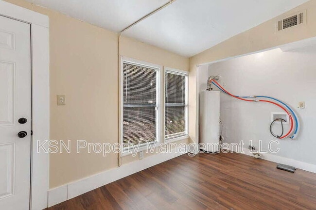 Building Photo - 1921 Reynolds St