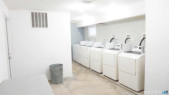 Building Photo - 28 Sampson St