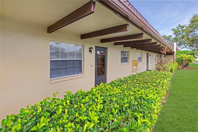 Building Photo - 1701 Pinehurst Rd