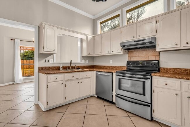 Building Photo - 125 N Chestnut Dr