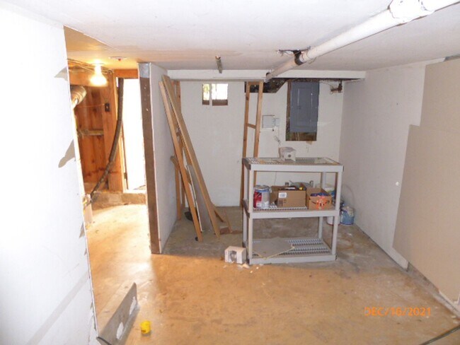 Building Photo - Beautiful 3 Bed 1 Bath Single Family House...