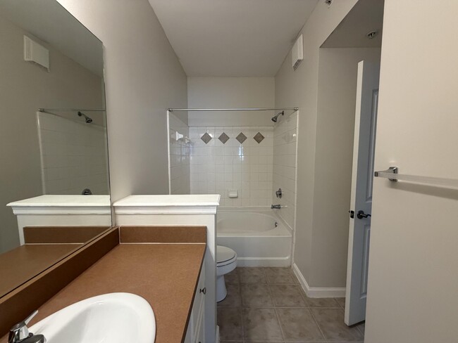 Building Photo - 2052 Alta Meadows Ln