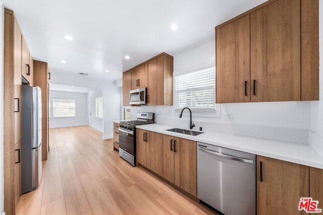 Building Photo - 1258 Mariposa St