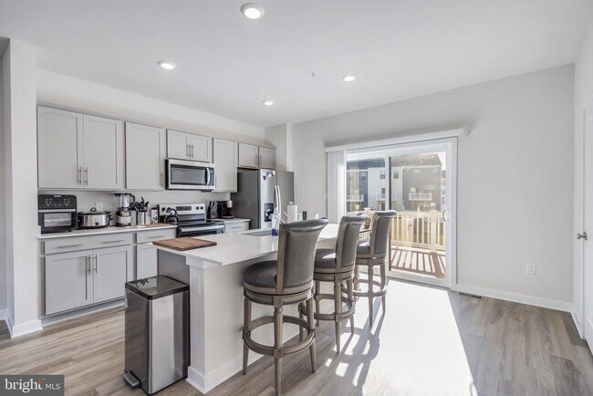 Primary Photo - 345 Soft Rush Ln