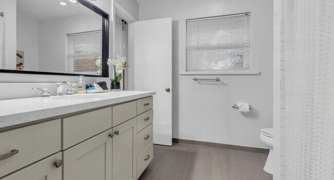 Building Photo - 5403 Carew St