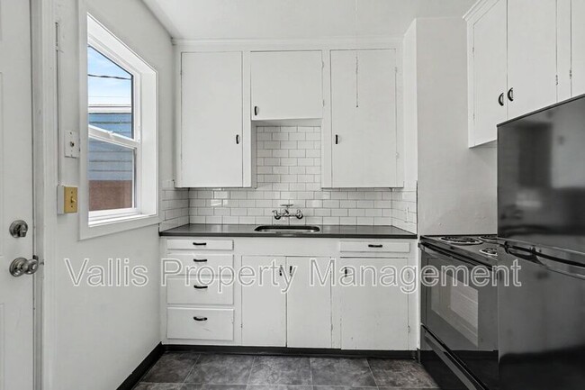 Building Photo - 522 19th St NE