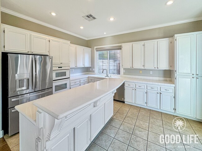 Building Photo - Stunning 5B/3.5BA House in Scripps Ranch!