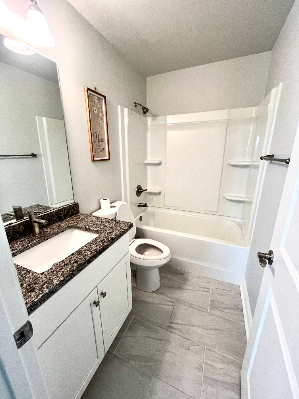 Building Photo - 812 Moen Pl