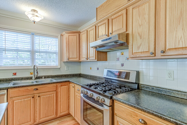 Building Photo - 2112 Echo Glen Ln