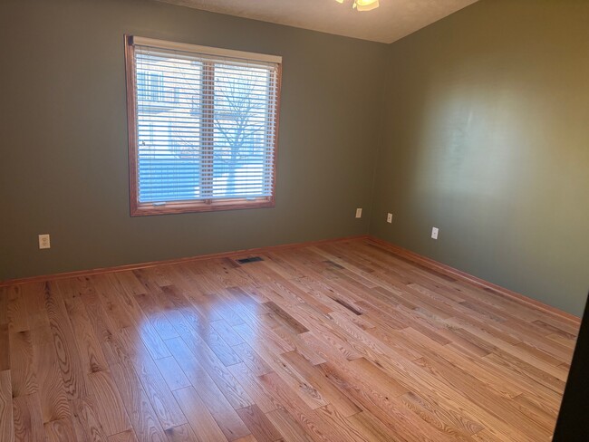 Master bedroom - Main level - 2804 Porter Ridge Rd