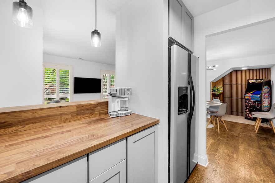 Building Photo - 21 Andrew Pl