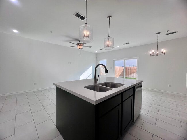 Building Photo - 9910 Bijan Dr