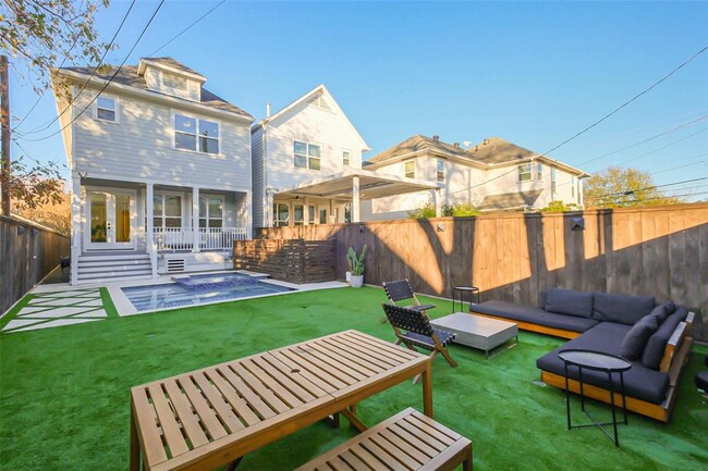 Building Photo - 508 W 26th St