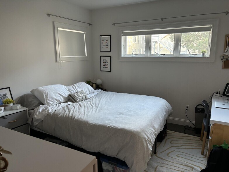 Building Photo - 157 Auburn St