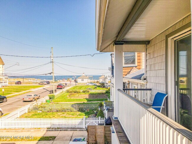 Building Photo - 6 1/2 Embury Ave