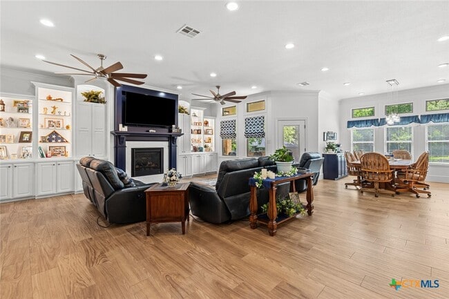 Building Photo - 1605 Alta Vista Loop