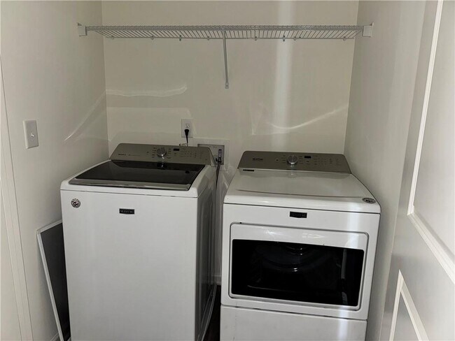 Building Photo - 1051 Paddington Dr