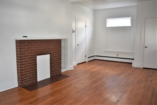 Building Photo - 542 Oak St