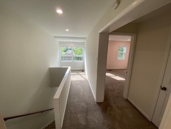 Building Photo - WOW!! BRIGHT AND SPACIOUS WATERTOWN UNIT W CENTRAL AIR, WASHER/DRYER