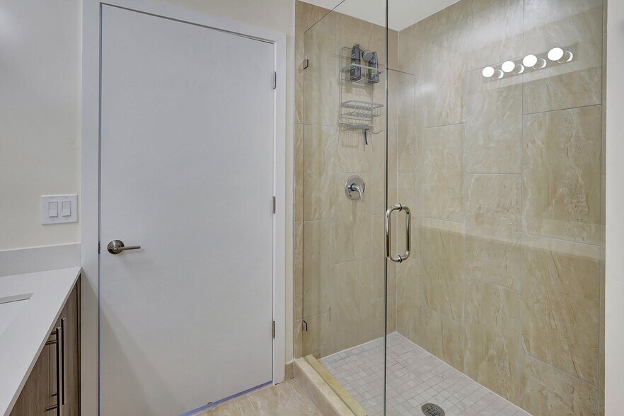 Building Photo - 11701 Pasetto Ln