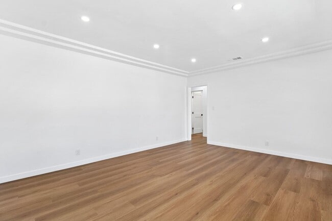 Building Photo - BEAUTIFUL CORNER HOUSE IN THE HEART OF VAL...