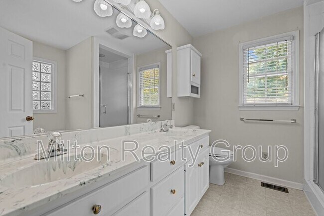 Building Photo - 464 Tirzah Dr