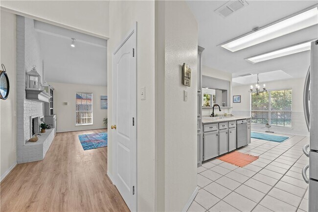 Building Photo - 6302 Penny Ln