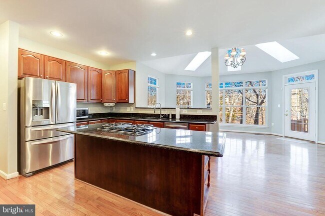Building Photo - 43258 Meadowood Ct