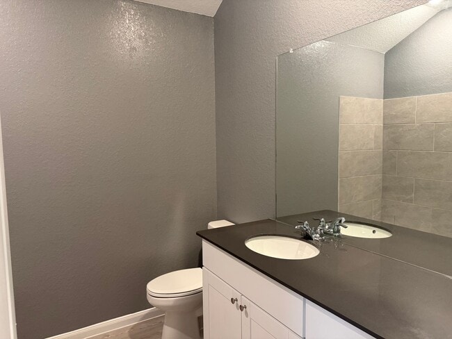 Building Photo - Spacious 5-Bed, 3-Bath Home in Brookmill –...