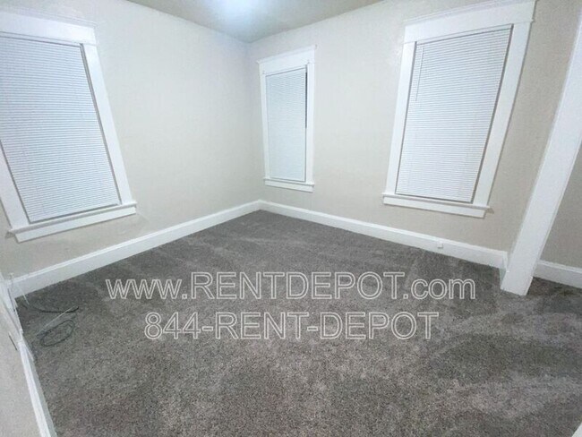 Building Photo - 816-818 W. Iowa St.