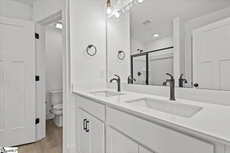 Building Photo - 208 Curhill Ln