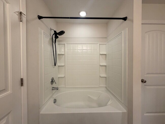 Building Photo - Four Bedroom Home in Heritage New Riverside!
