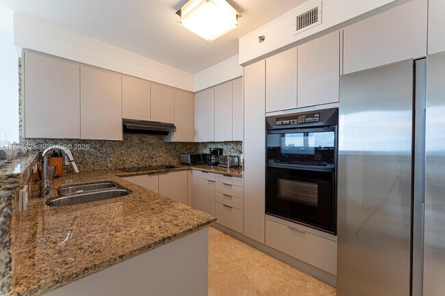 Building Photo - 19333 Collins Ave