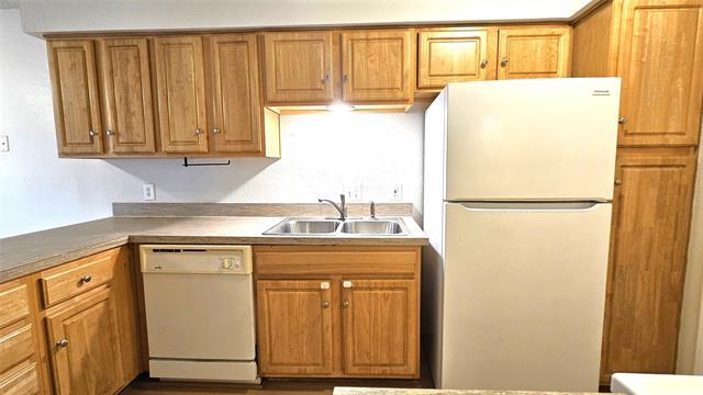 Building Photo - 1605 5th Ave