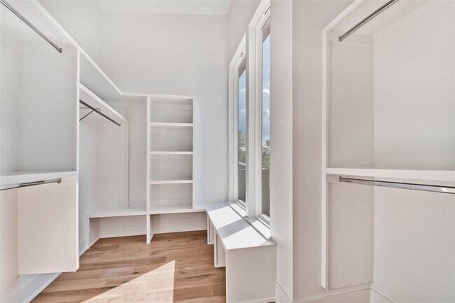 Building Photo - 214 NW 9th St