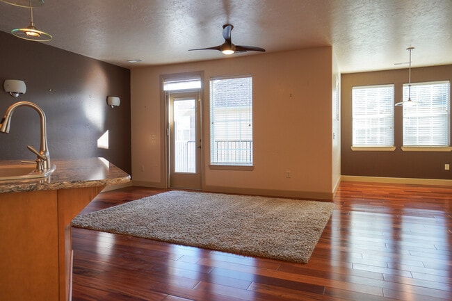 Building Photo - 1254 E Winding Creek Dr